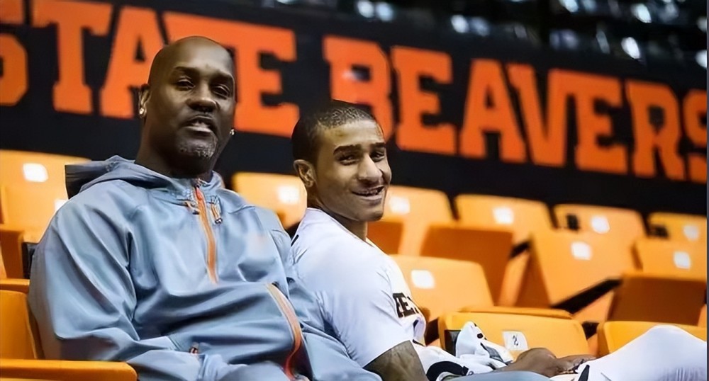 任替补球员 任替补球员